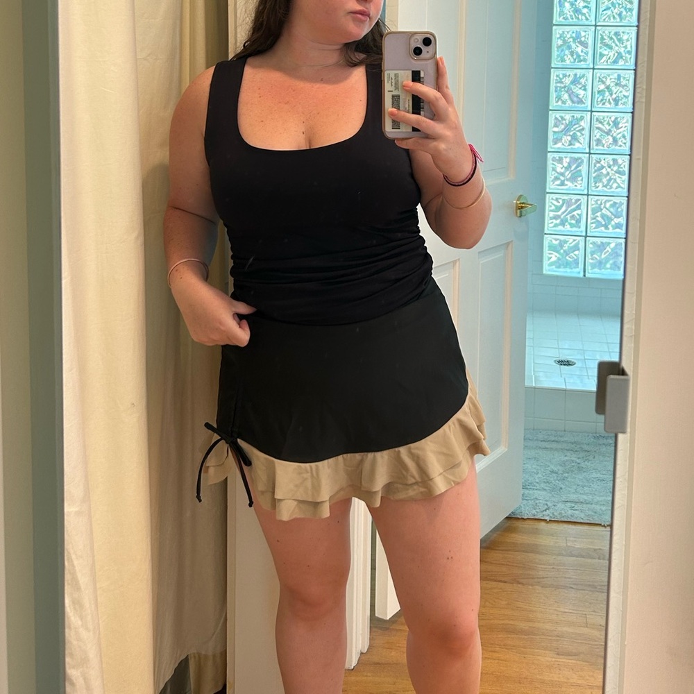 BLACK AND TAN RUFFLED MINI SKIRT